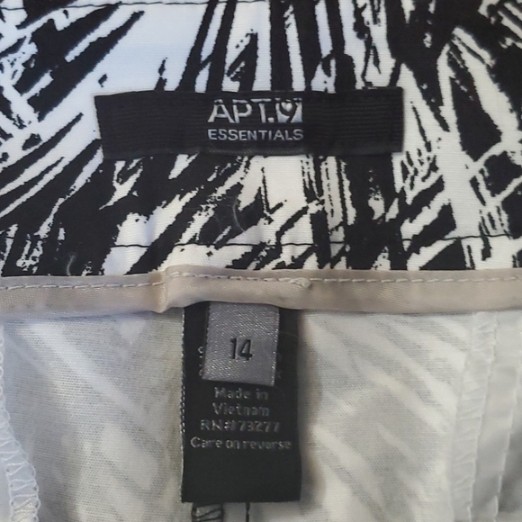 Apt 9 essentials capri pants Size 14 - Picture 5 of 8